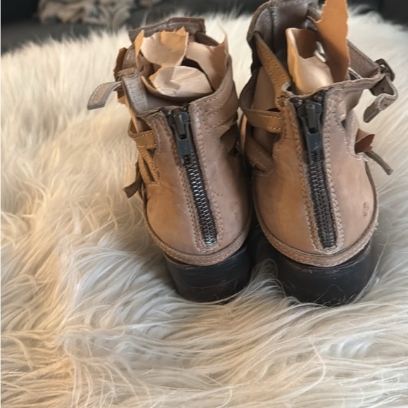 Freebird distressed cutout leather booties - Picture 5 of 5